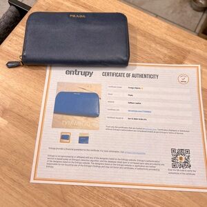 Pre-loved Authentic Prada Zip Wallet